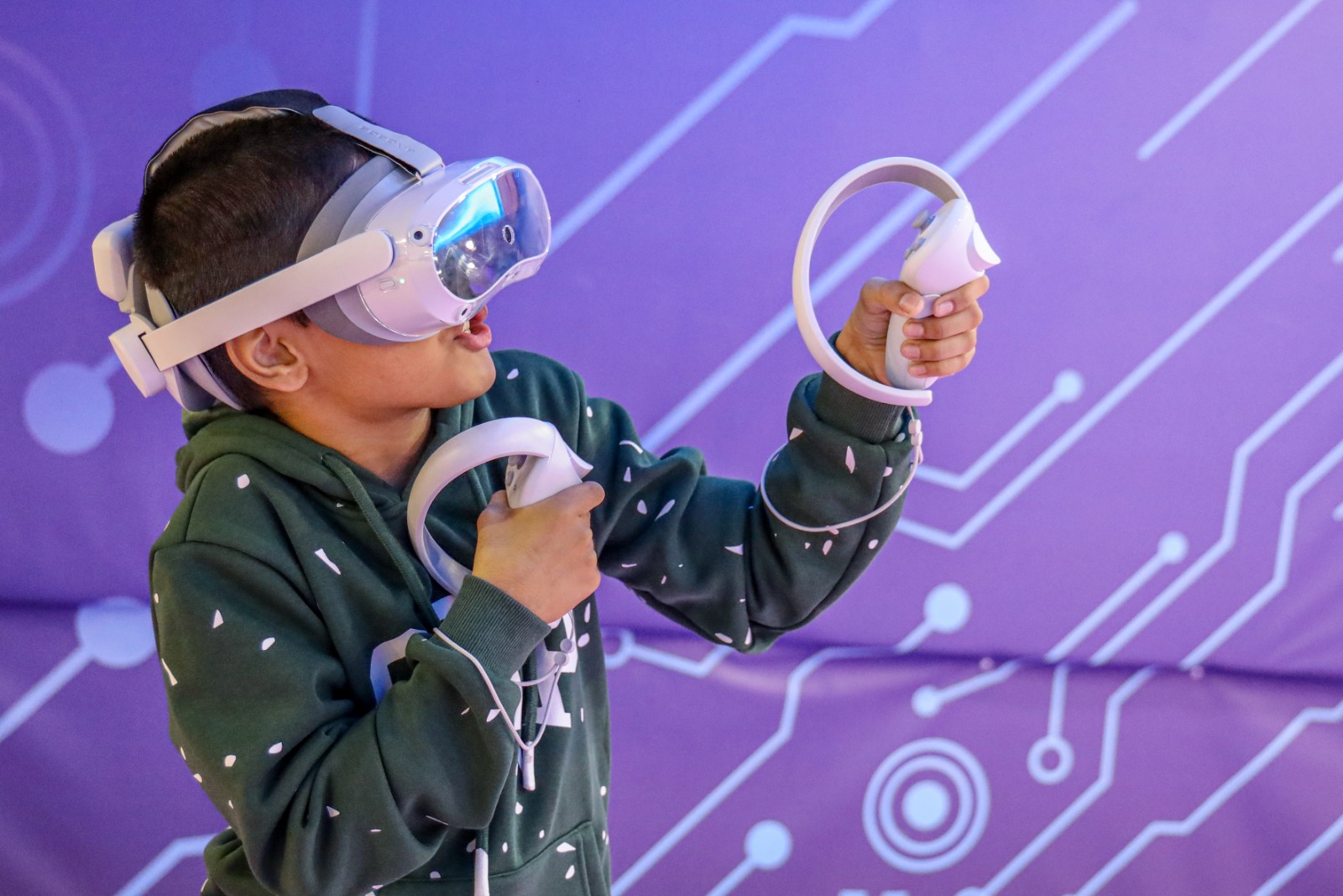 Игра в шлеме виртуальной реальности