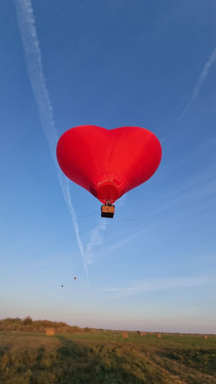 Полёт на воздушном шаре-сердце