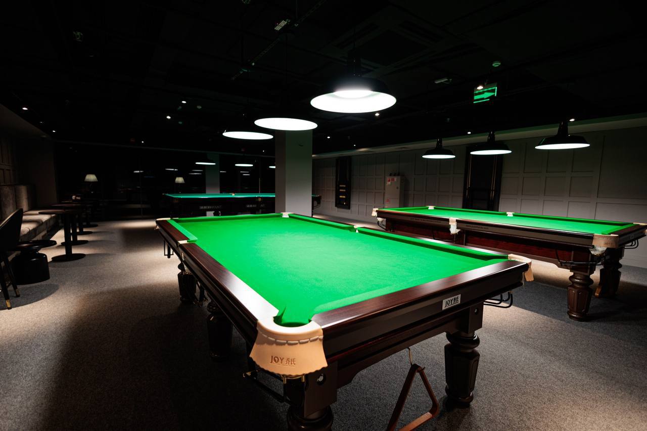 Игра в бильярд для компании
