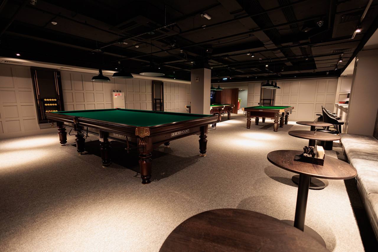 Игра в бильярд для компании