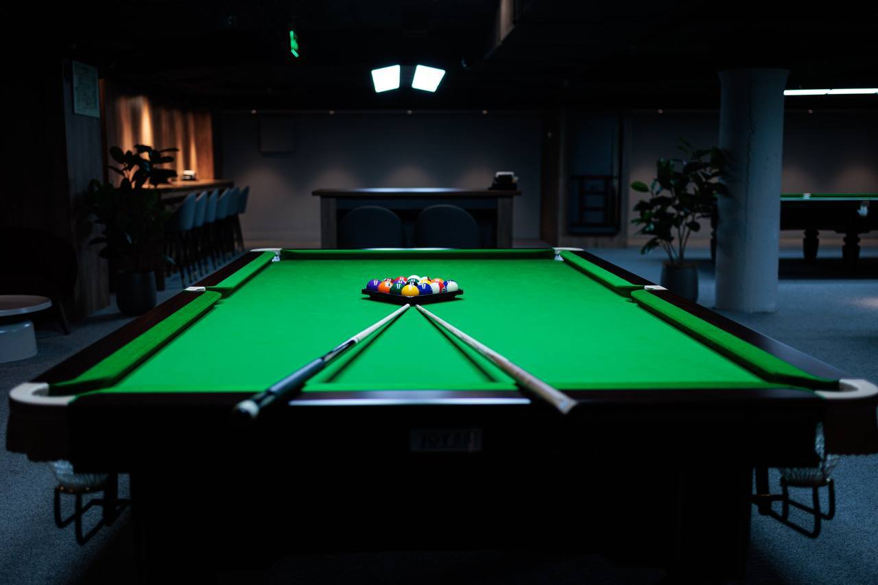 Игра в бильярд для компании