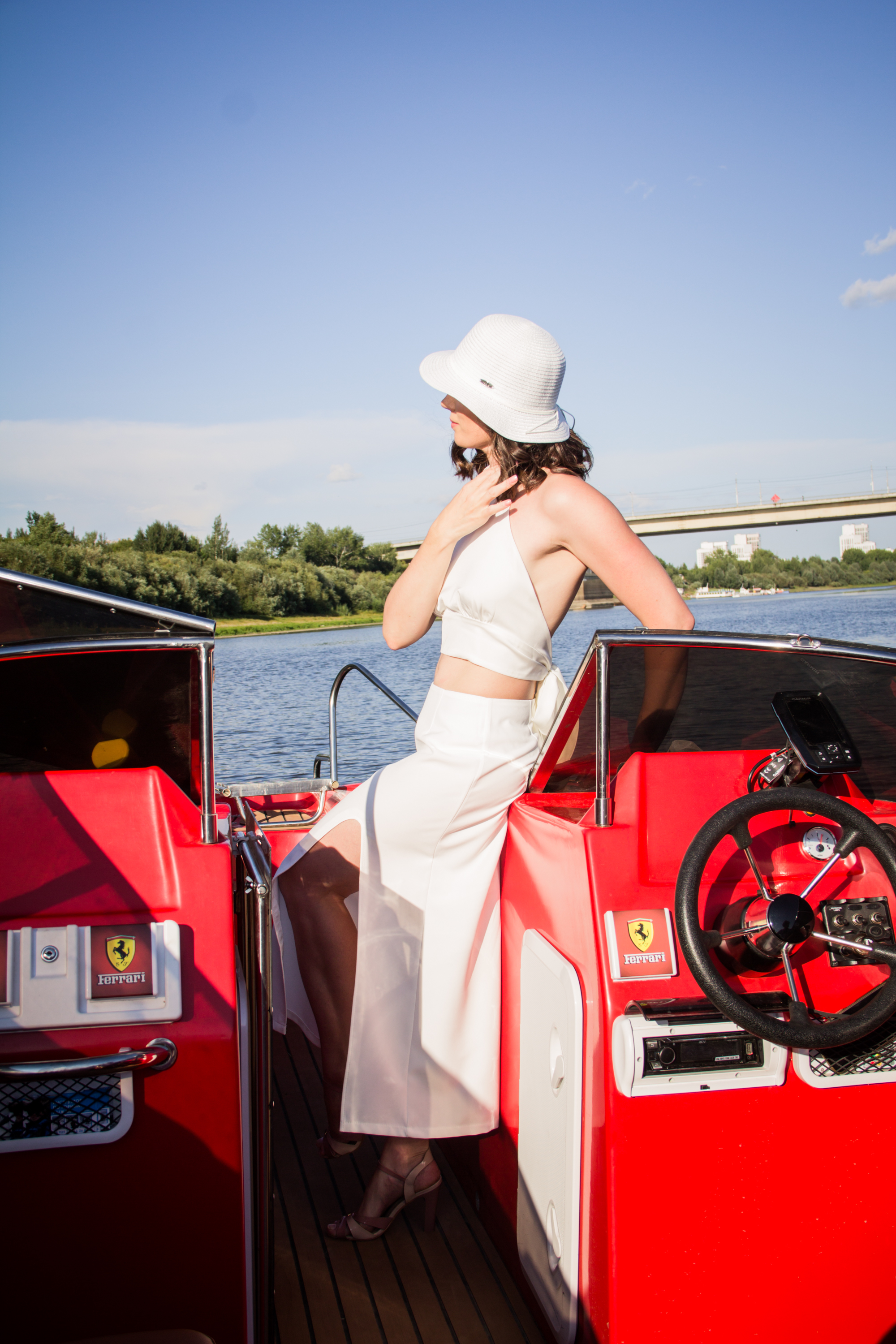 Прогулка с ветерком на катере